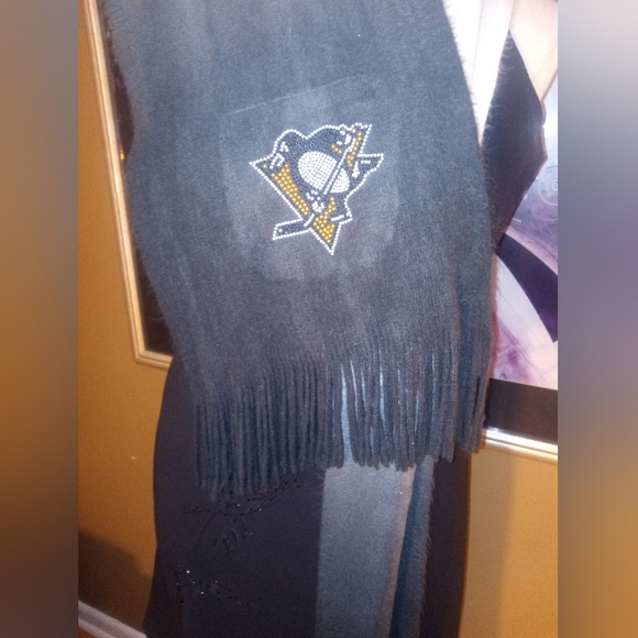 Pittsburgh Penguins in extra soft cashmere - Picture 2 of 3